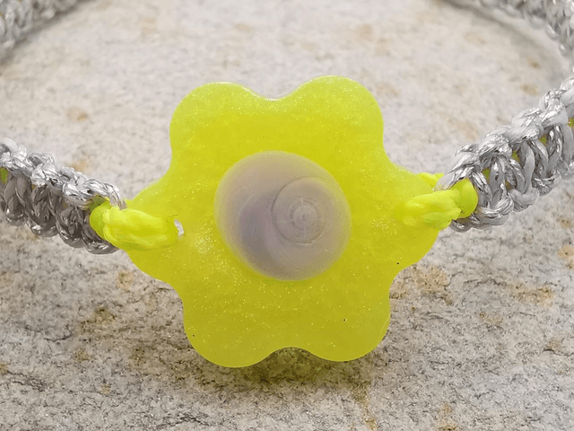 BCO-017 Bracelet petite fleur jaune et argent 
